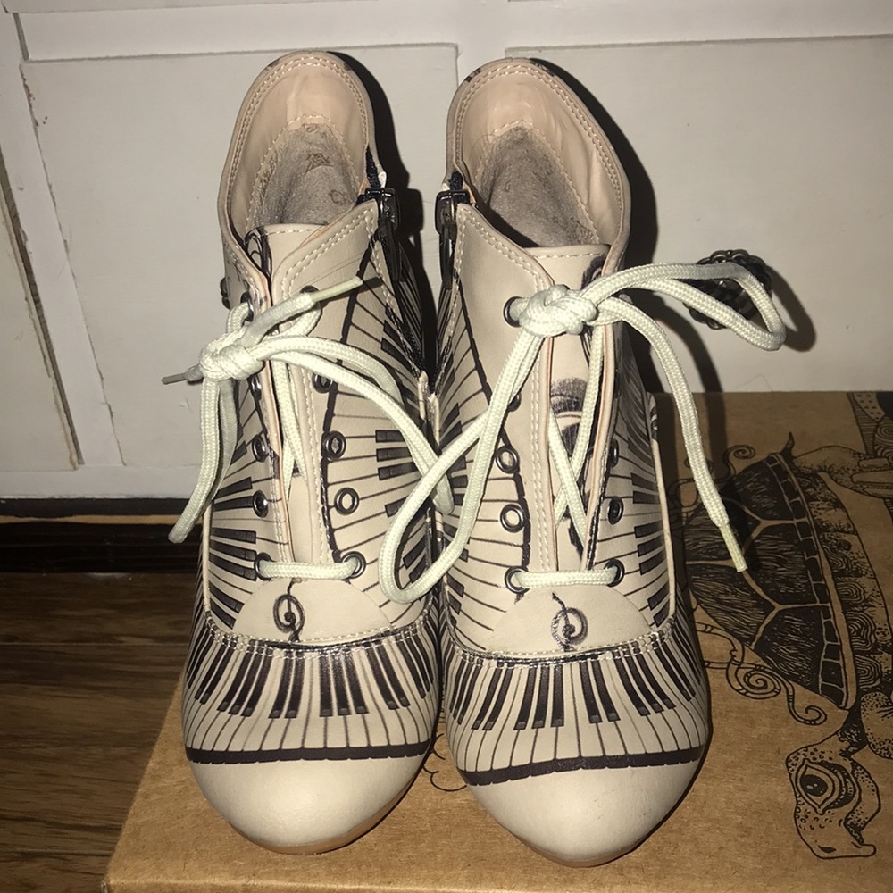Goby-Piano key -Ivory/ebony wedge high heel bootie. size 36-brand new boxed- - Picture 5 of 11